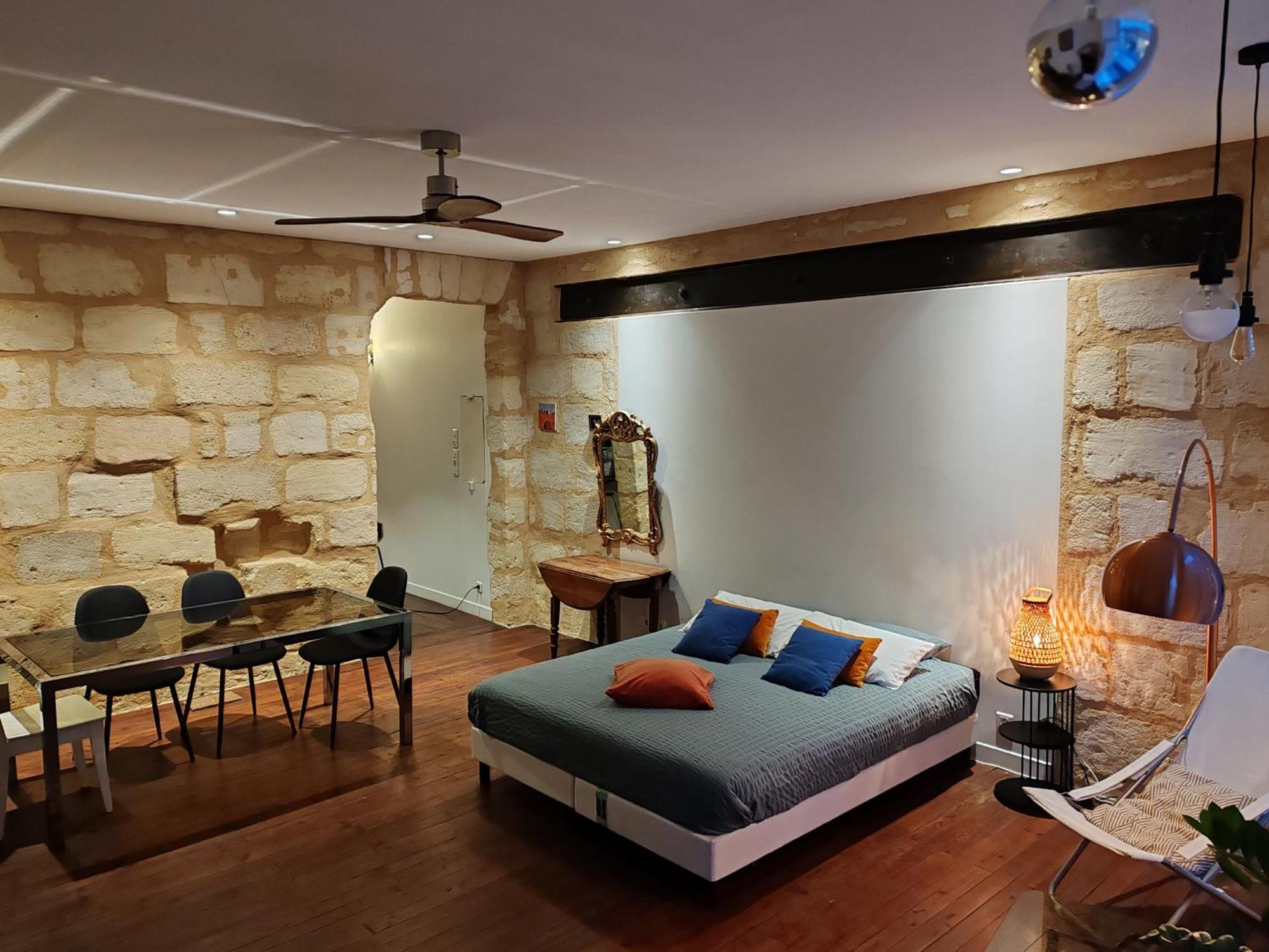 Studio Bordeaux Luaran gambar